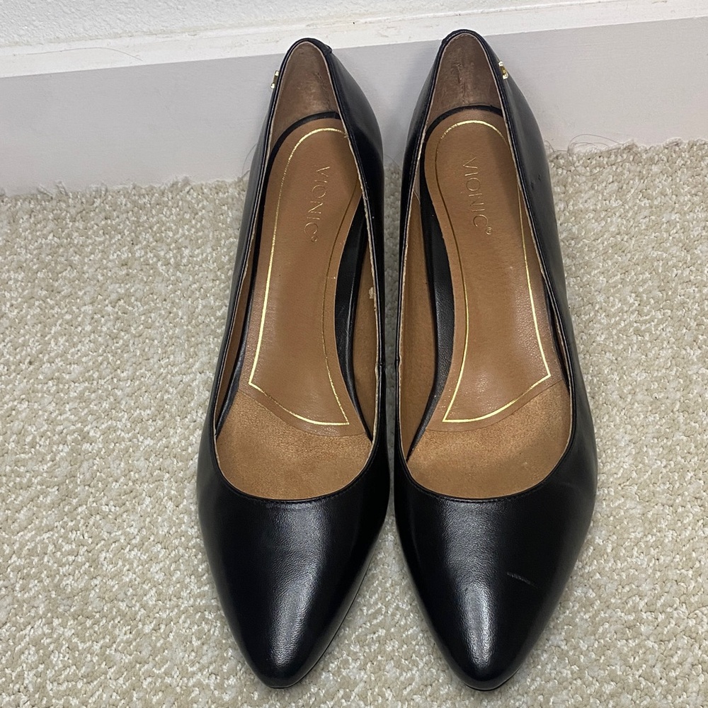 Vionic Black Pumps - image 1